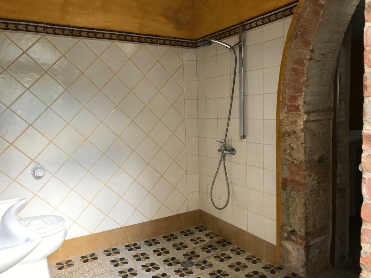 モンテリッジョーニ Agriturismo Biologico Ebbioヴィラ エクステリア 写真